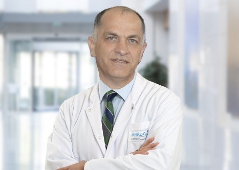 д-р Джумхур Йеген, професор, хирург в Анадолу Медицински Център