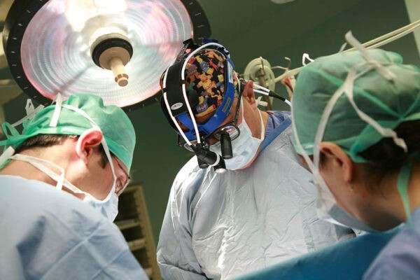 хирургия в Анадолу Медицински Център